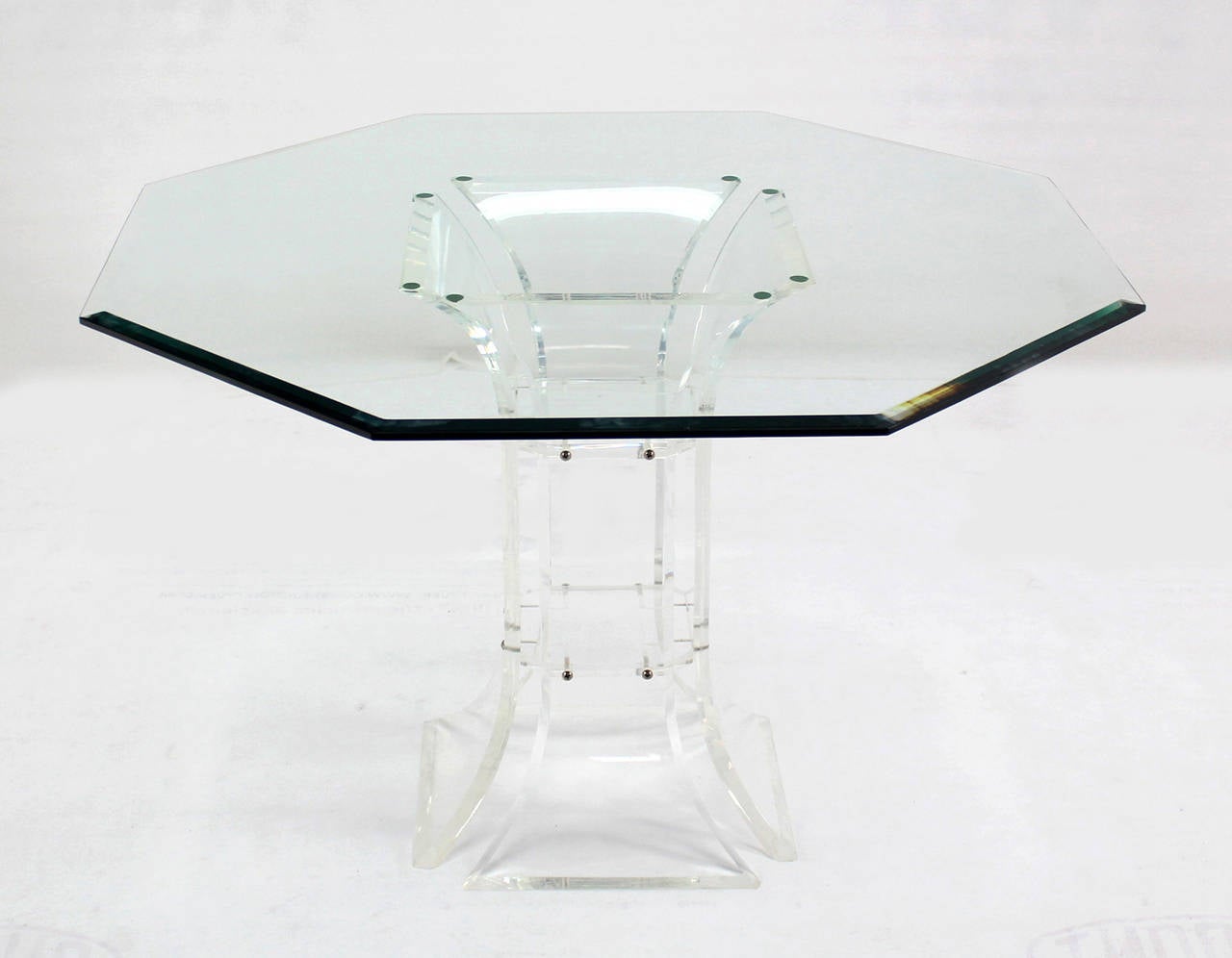 Very nice looking mid century modern center table on lucite base.