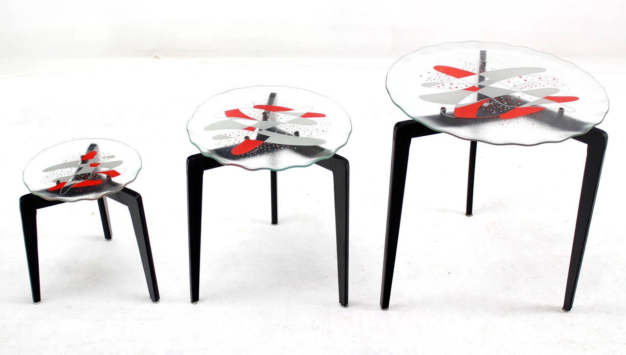 Mid-Century Modern Art Glass Top Scallop Edge Tapered Leg Stackable Nesting Side Tables