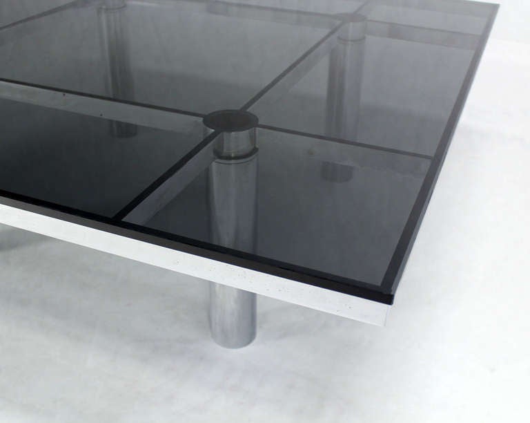 20ième siècle Tobia Scarpa for Knoll Table basse carrée en chrome et verre fumé