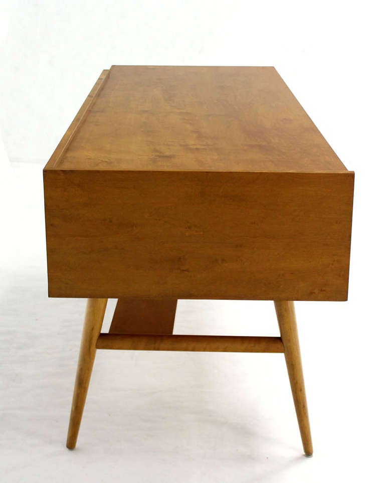 Edmond Spence Mid-Century Swedish Modern Blonde Maple Desk In Excellent Condition In Rockaway, NJ