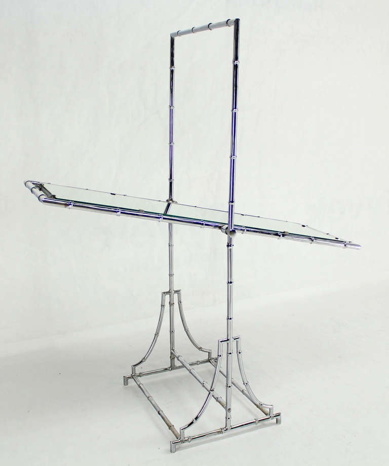 20ième siècle Miroir de sol cylindrique double face en métal chromé et faux bambou mi-siècle moderne