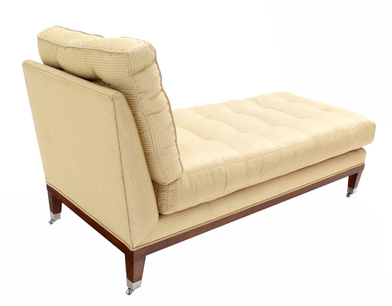 Very comfortable modern style chaise longue.