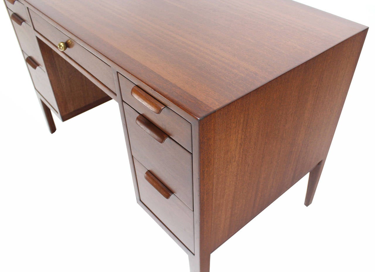 Mid-Century Modern Petit Compact Small Desk by Dunbar In Excellent Condition In Rockaway, NJ