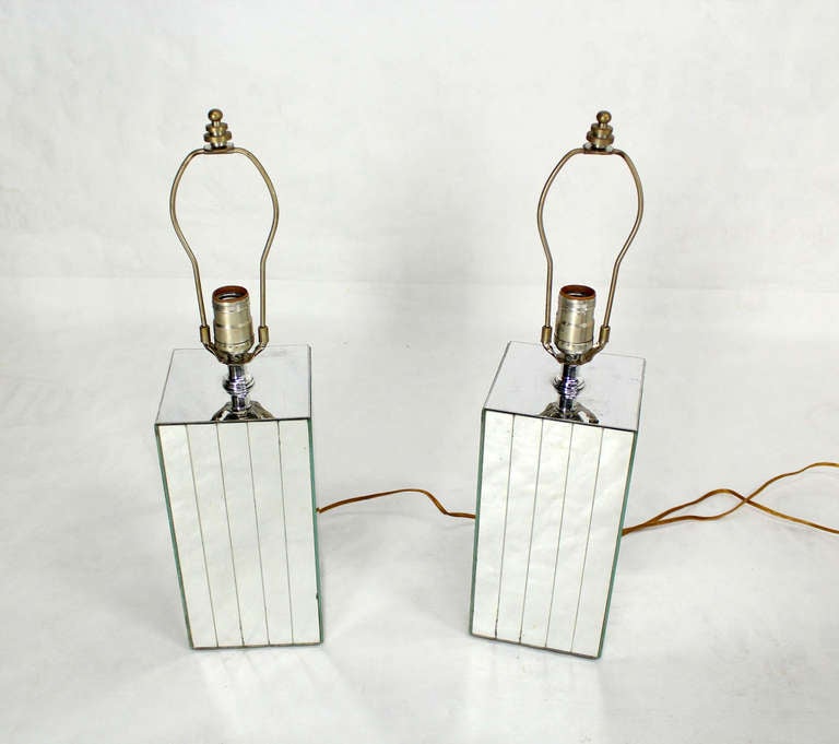 Pair of Cube Shape Mid-Century Modern Mirrored Table Lamps In Excellent Condition In Rockaway, NJ