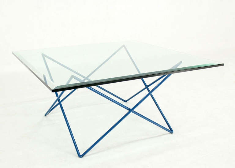 Mid-Century Modern Steel Rod Base and Sputnik Style Glass-Top Coffee Table In Excellent Condition In Rockaway, NJ