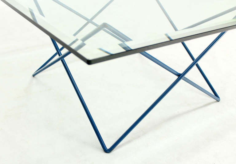 Very nice sputnik style mid century modern coffee table.