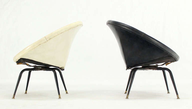 Pair of Mid-Century Modern Swivel Lounge Chairs 2