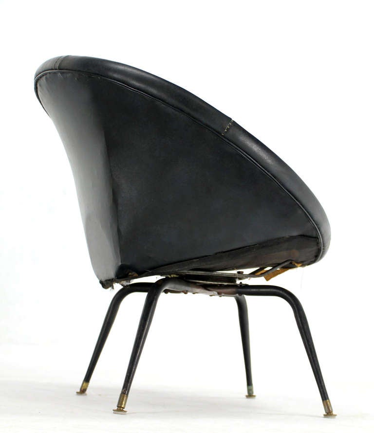 Pair of Mid-Century Modern Swivel Lounge Chairs 3