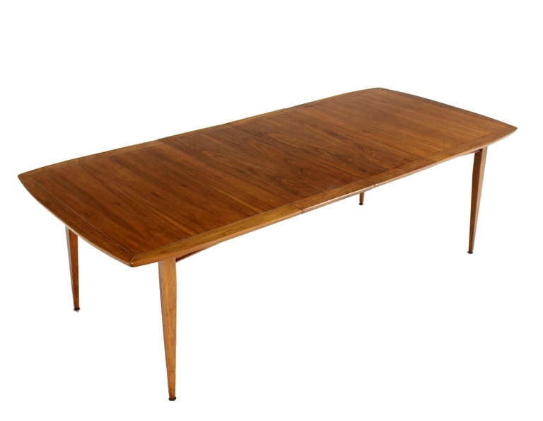 Mid Century Modern Dining Walnut Table with Two Leaves In Excellent Condition In Rockaway, NJ
