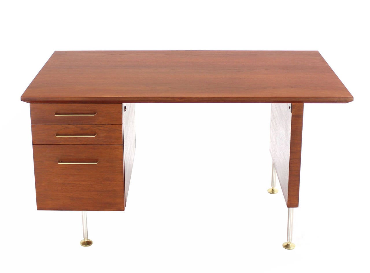 Very nice design mid-century modern desk by Stow Davis.
