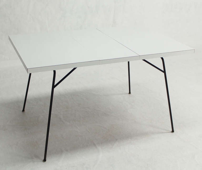 one leg dining table