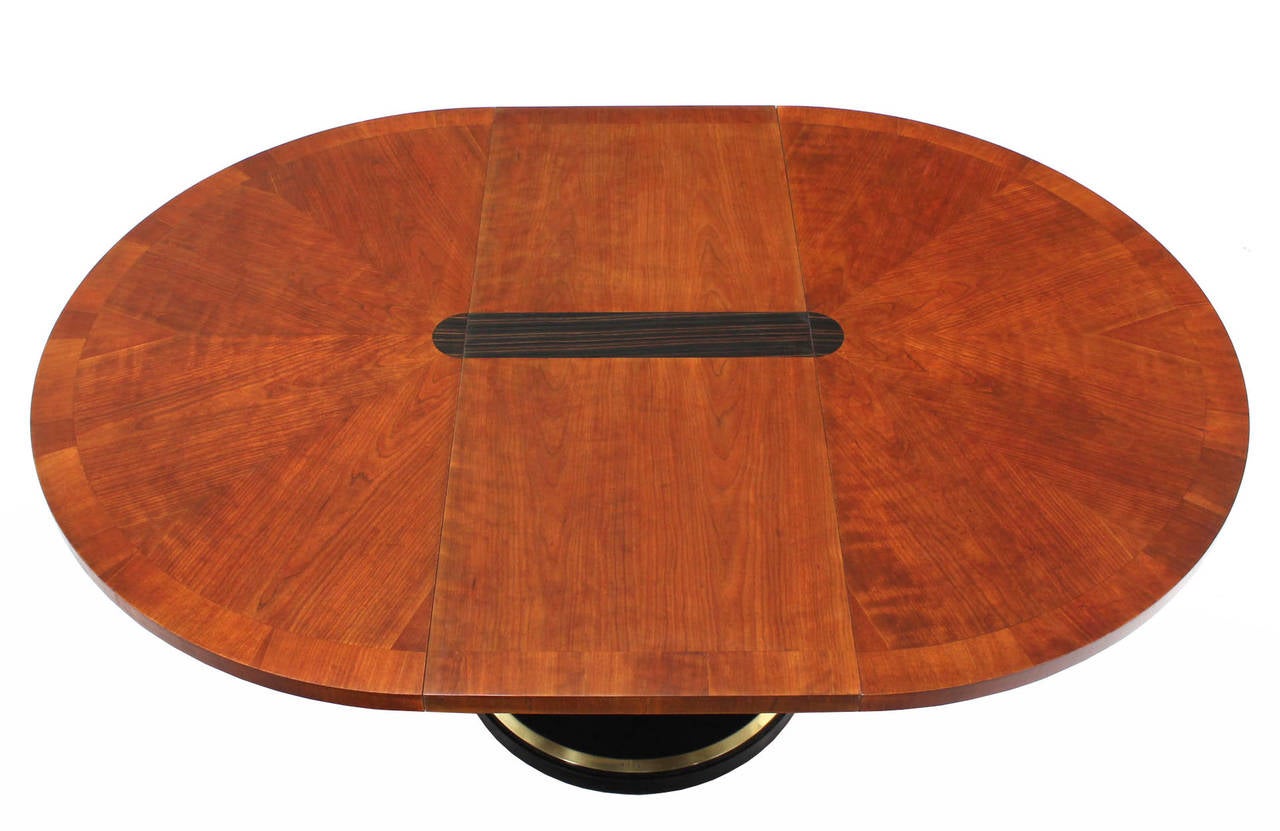 Henredon SinglePedestal Round Dining Table at 1stDibs henredon round