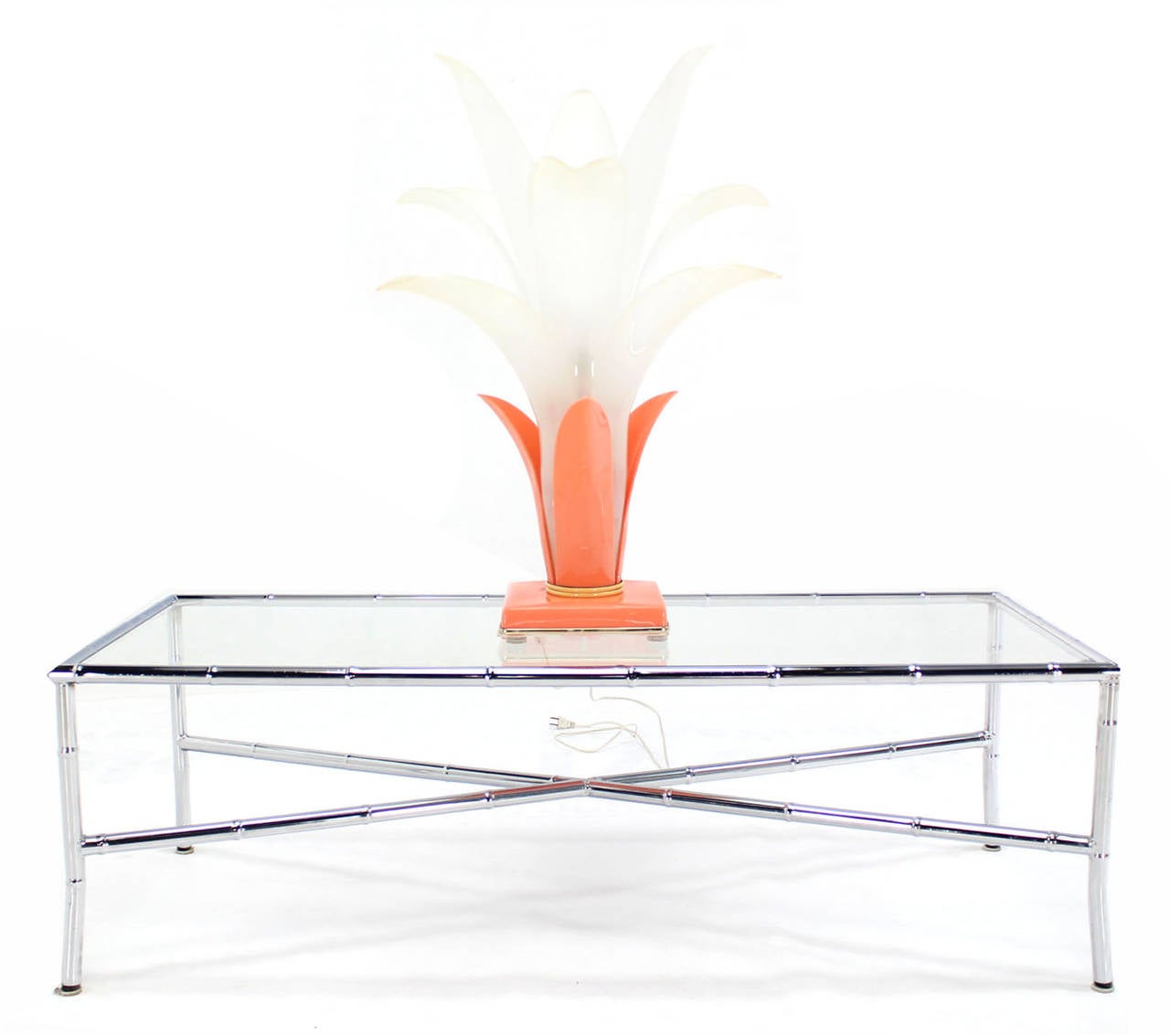 Molded Acrylic Lotus Flower Table Lamp In Good Condition In Rockaway, NJ