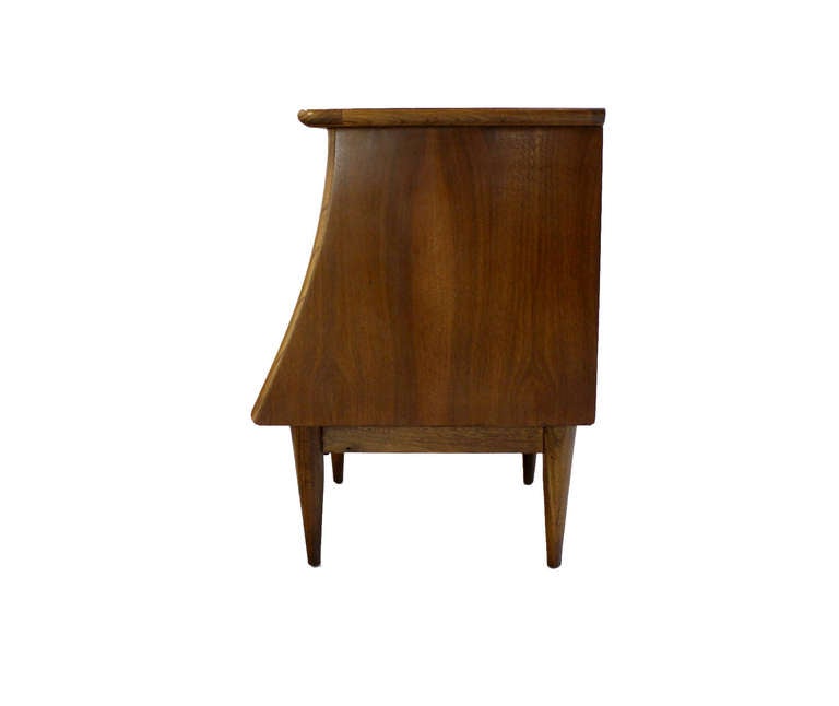 Pair of Danish Mid-Century Modern Walnut End Tables In Excellent Condition In Rockaway, NJ