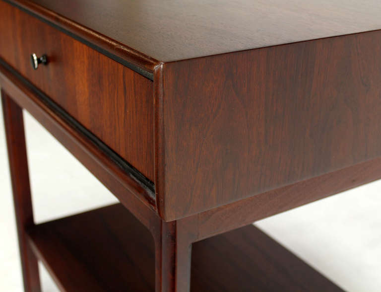 Very nice mid century modern walnut end table in style of George Nelson.