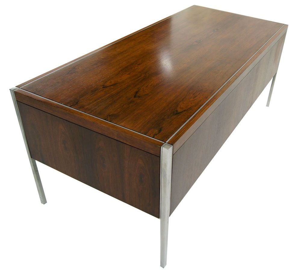Very beautiful rosewood desk designed by Richard Schultz for Knoll.