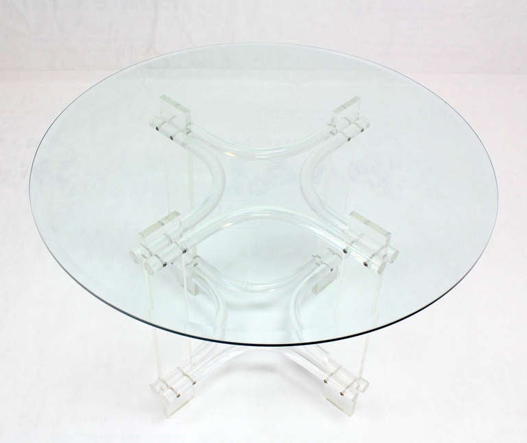 Lucite Base Round Glass Top Mid-Century Modern Gueridon  Occasional Dining Table In Excellent Condition In Rockaway, NJ