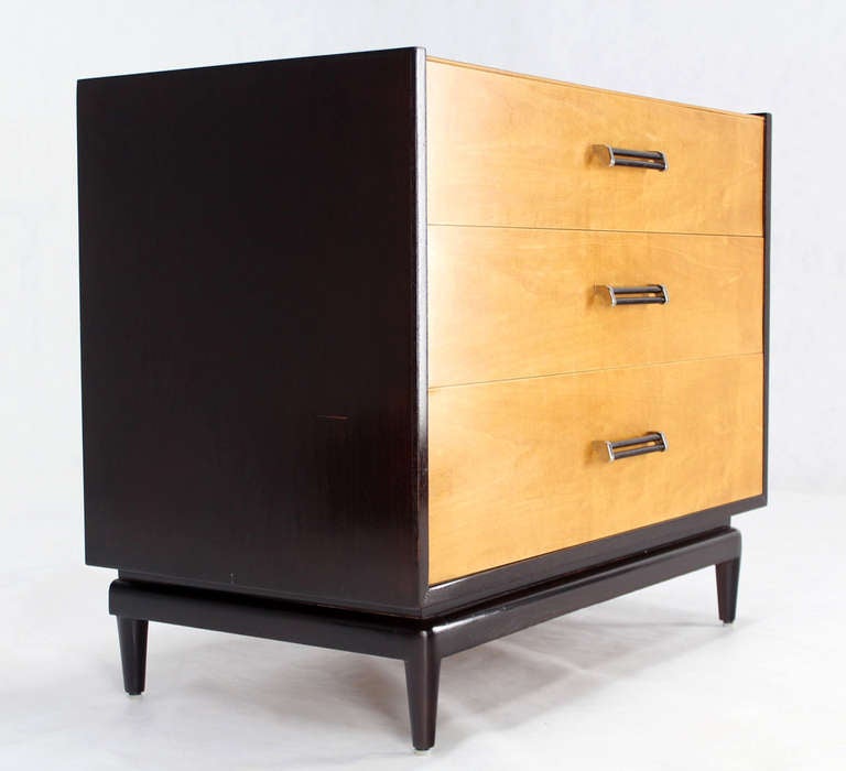 Two-Tone, Mid-Century Modern Bachelor Chest Dresser with Three Drawers In Excellent Condition In Rockaway, NJ