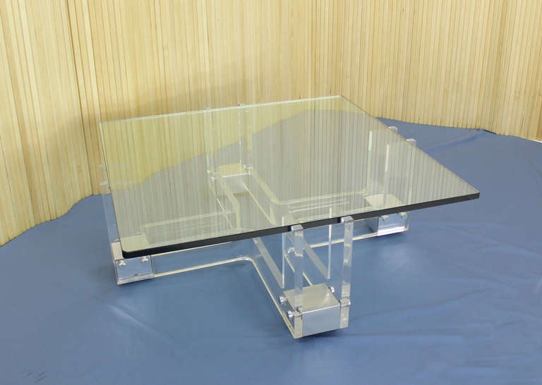 Very nice design mid-century modern lucite coffee table.