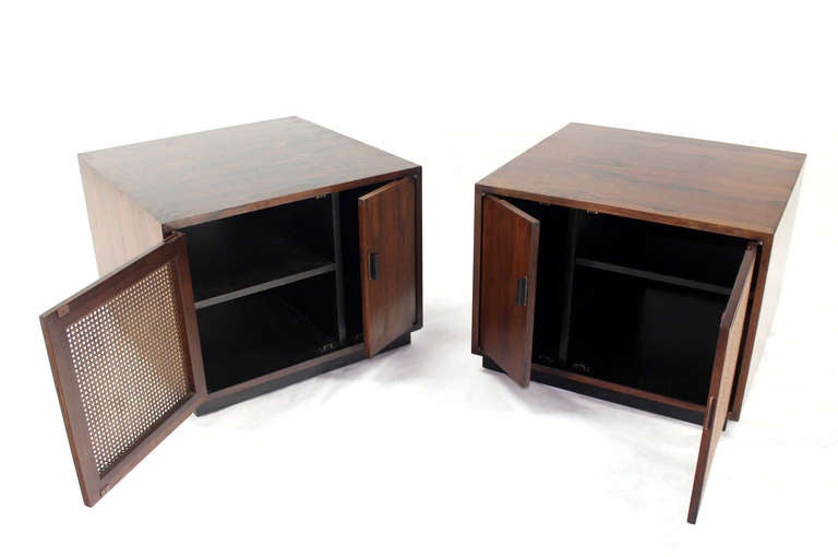 Pair of Midcentury Rosewood, Cube End Tables in the Style of Harvey Probber In Good Condition In Rockaway, NJ