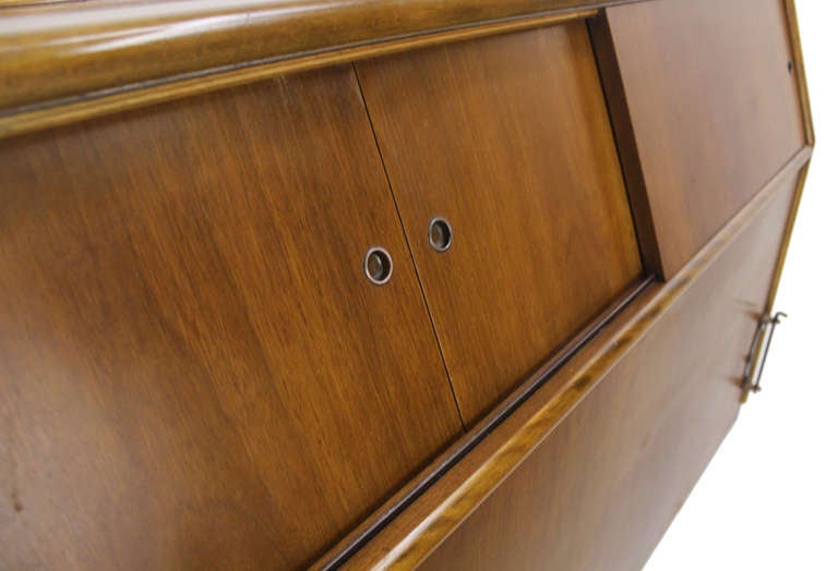 Mid-Century Modern Walnut King Headboard w/ Sliding Doors Compartment Cabinet In Good Condition For Sale In Rockaway, NJ