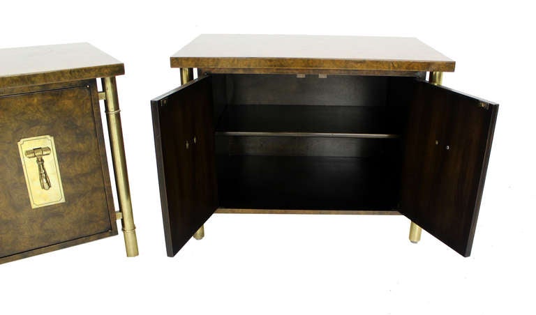 Pair of Mastercraft Mid Century Modern Burl Wood End Tables Nightstands In Excellent Condition In Rockaway, NJ