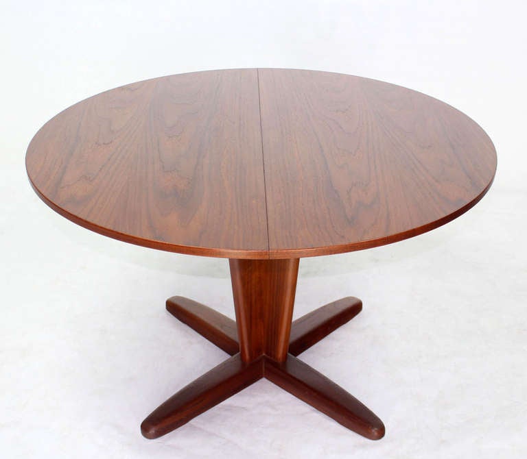 Danish Mid Century Modern Round Dining Table with Extendable Folding Leaf In Excellent Condition In Rockaway, NJ