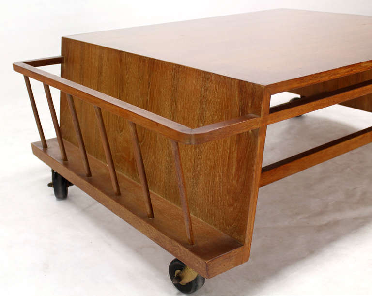 Mid-Century Modern Industrial Style Coffee Table with Magazine Rack on Wheels In Good Condition In Rockaway, NJ