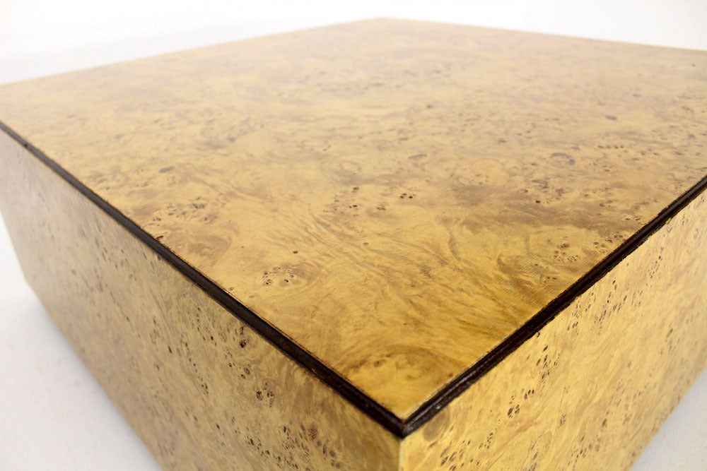 Milo Baughman Mid-Century Modern Burl Wood Square Coffee Table In Excellent Condition In Rockaway, NJ