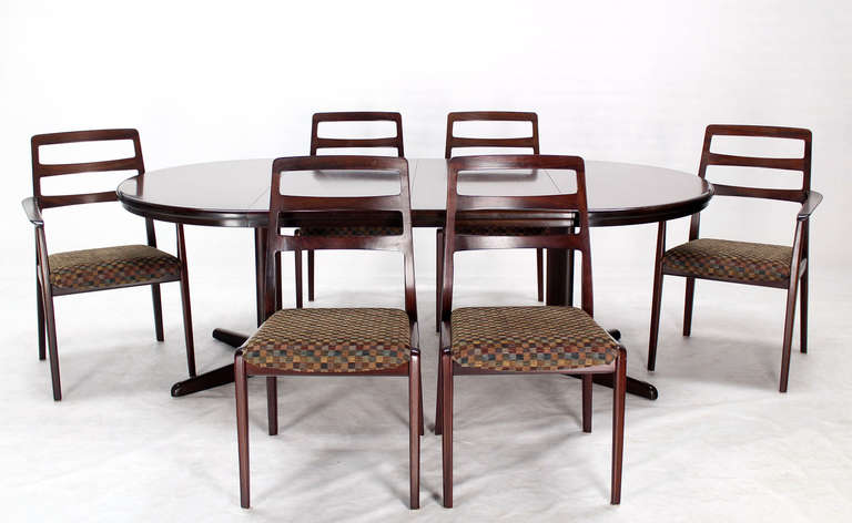 Danish Mid Century Modern Rosewood Round Dining Table Set with Six Chairs In Excellent Condition In Rockaway, NJ