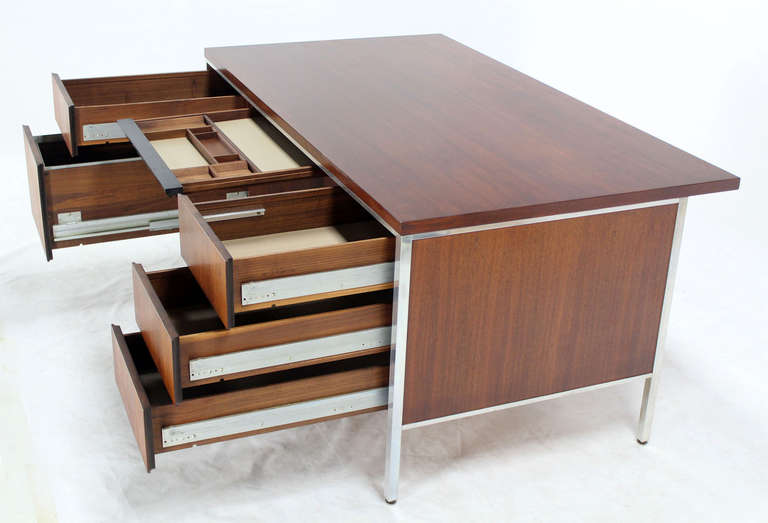 Walnut and Aluminum Mid-Century Modern Large Executive Desk In Excellent Condition In Rockaway, NJ