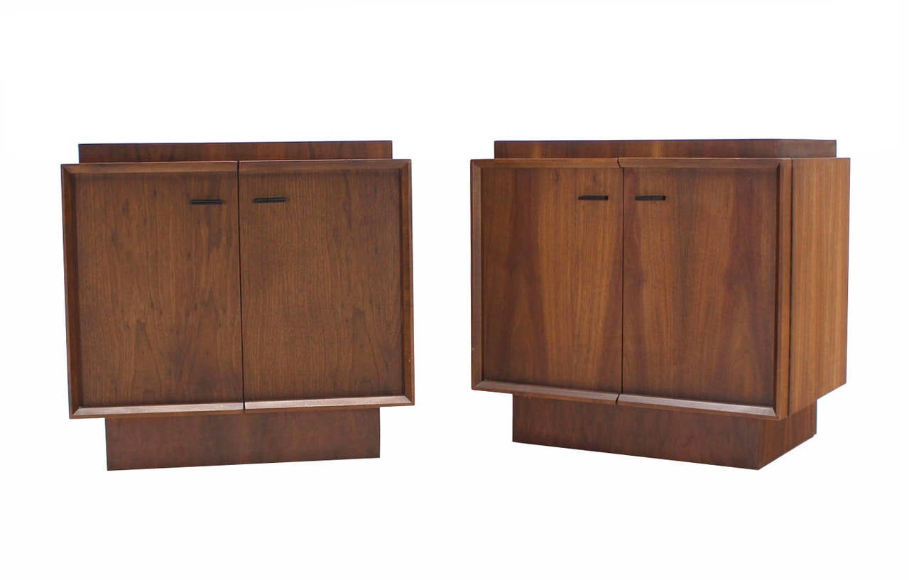 Mid-Century Modern Pair of Walnut Night Stands or End Tables