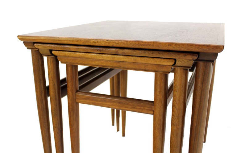 Set of very nice walnut nesting table by Heritage Furniture.
Dimensions: 25x22x22