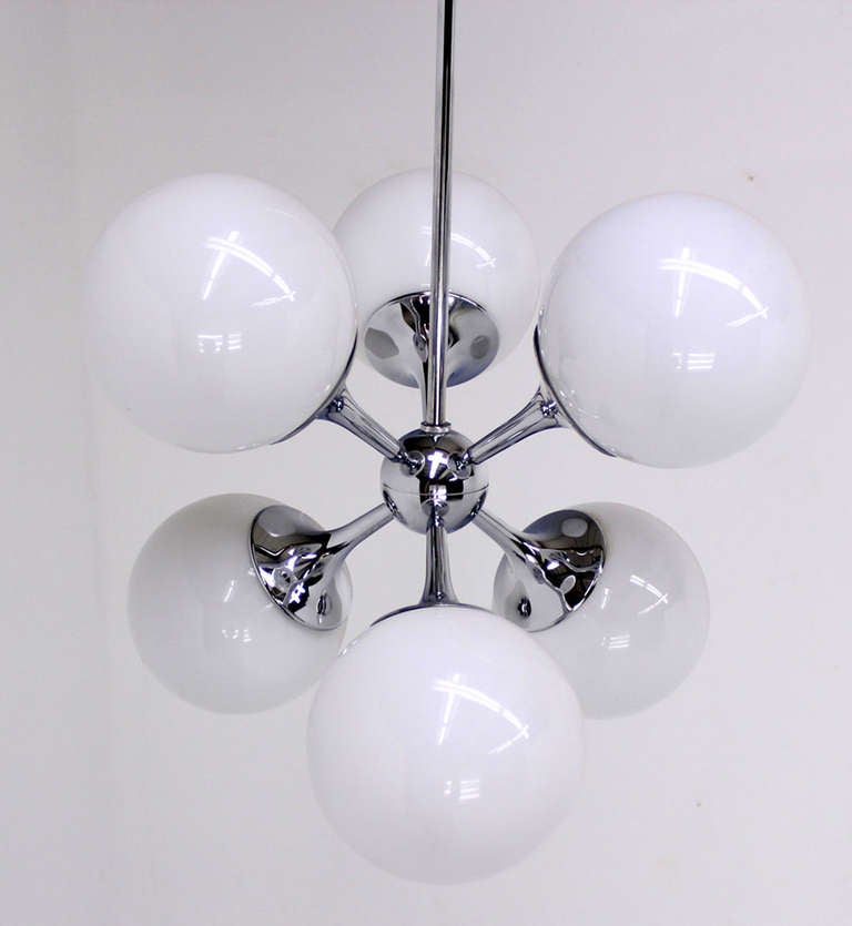 Nice mid century modern glass balls shades mid century modern light fixture.
Dimensions do not included hanging chain