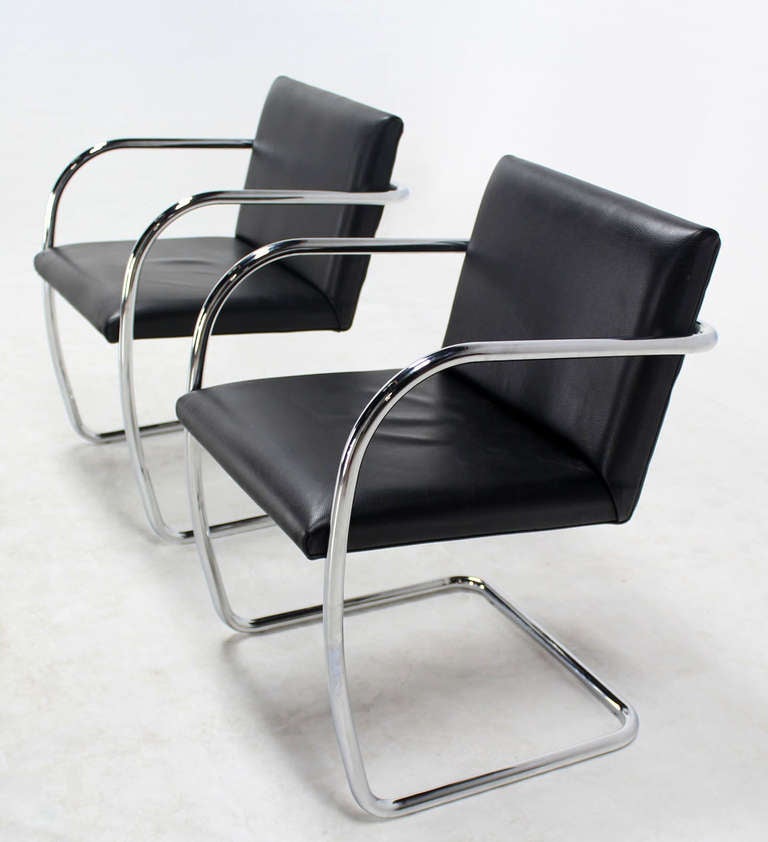 Pair of Mid-Century Modern Leather and Chrome Brno Chairs, Bauhaus 2