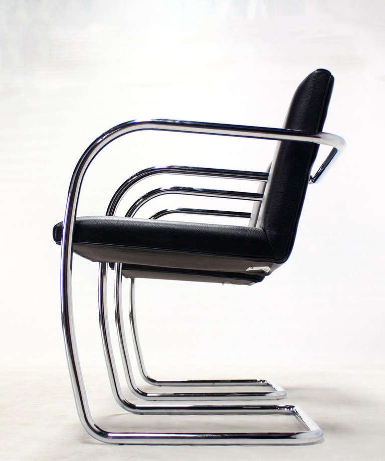 Pair of Mid-Century Modern Leather and Chrome Brno Chairs, Bauhaus 1