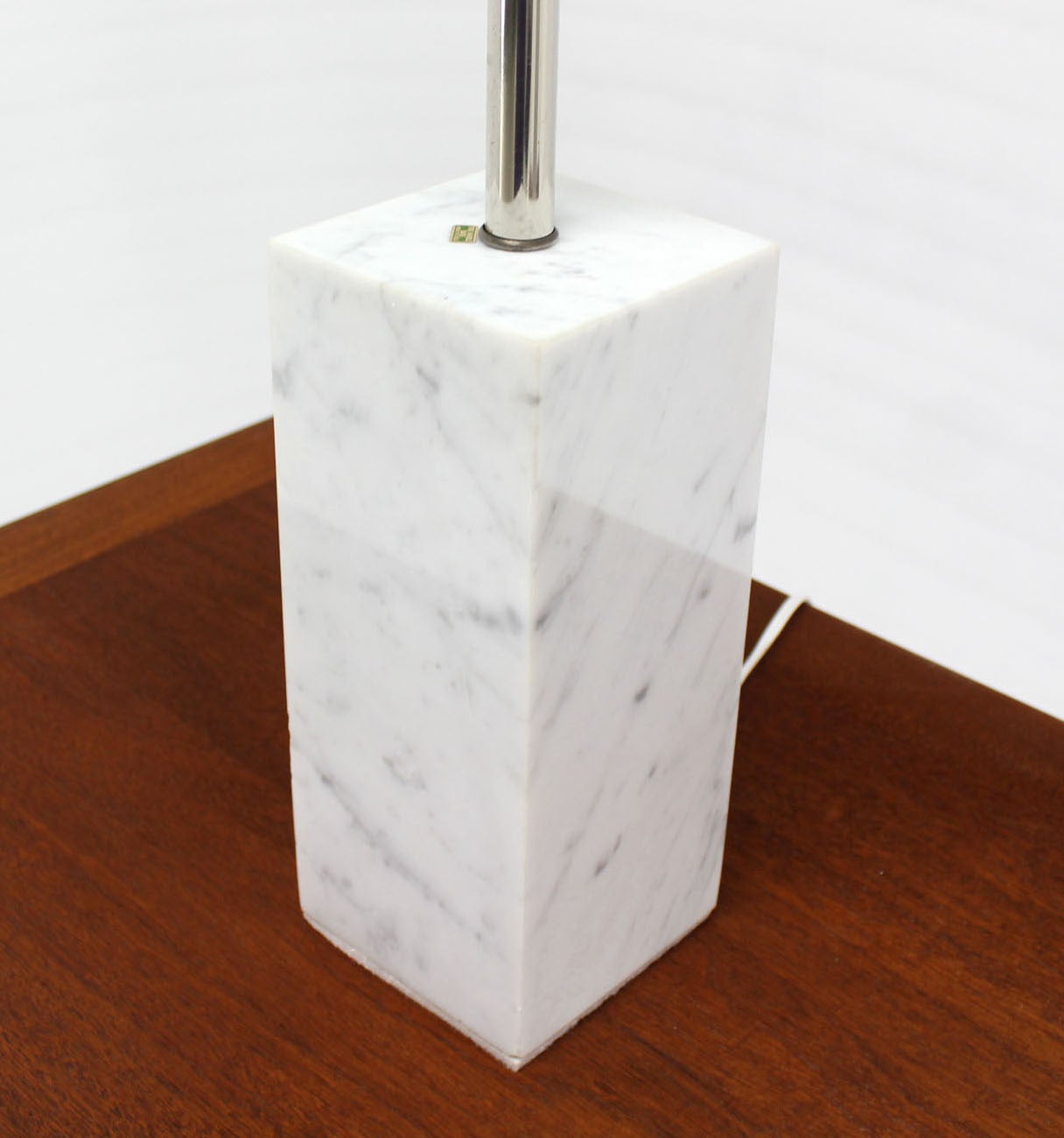 20th Century Pair of White Marble Cube-Shape Table Lamps
