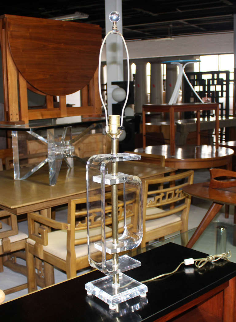 Mid-Century Modern Bent Lucite Table Lamp 5