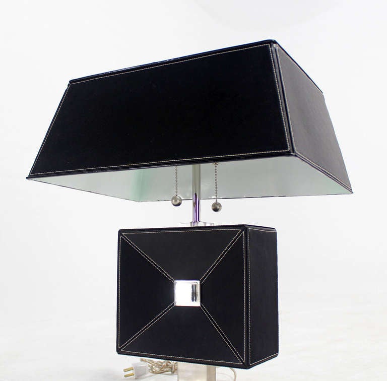 Mid-Century Modern Pair of Nice Lucite Base Decorator Table Lamps