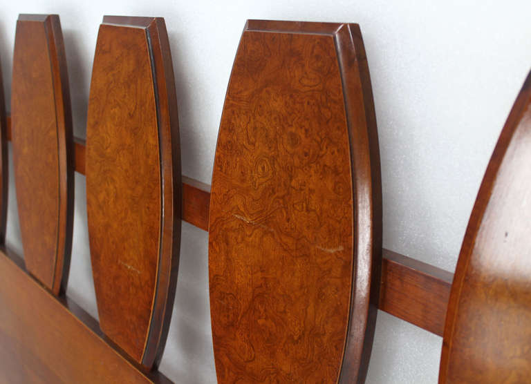 Laqué Tête de lit King Size en bois de ronce de noyer moderne du milieu du siècle dernier, 102 pouces de long