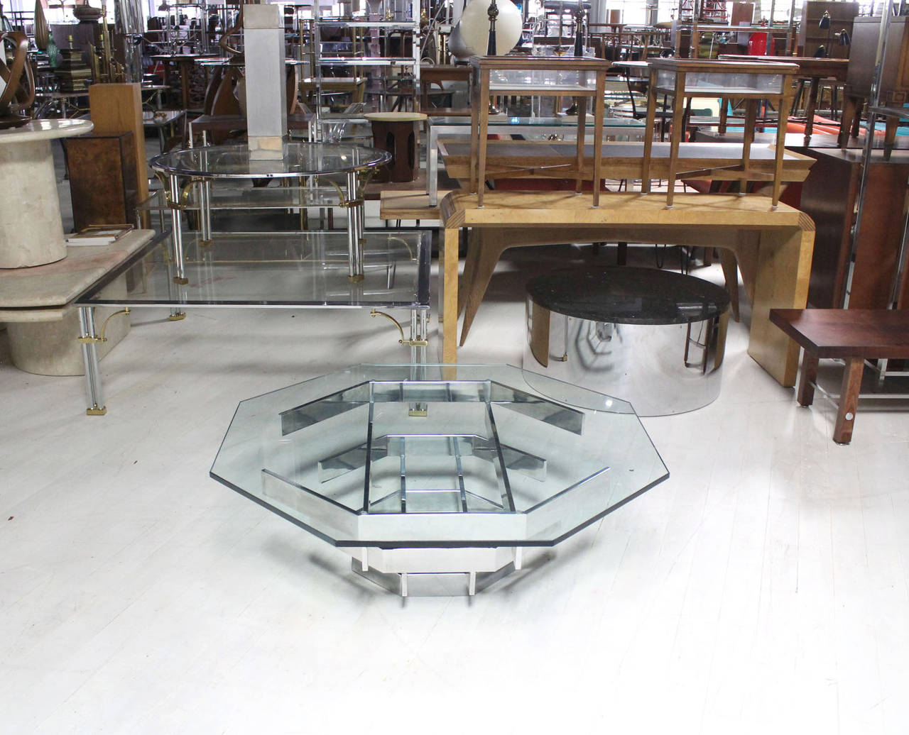 Mid century modern chrome and glass round octagon coffee table. Thick 3/4 inch glass top. Heavy stacked chrome brackets base.