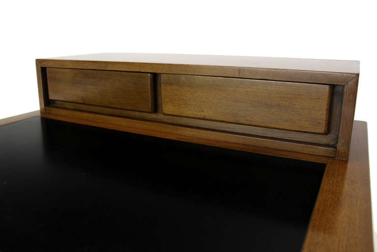 Oversize Large Mid-Century Modern Step End Coffee Table w/ Two Drawers In Excellent Condition For Sale In Rockaway, NJ