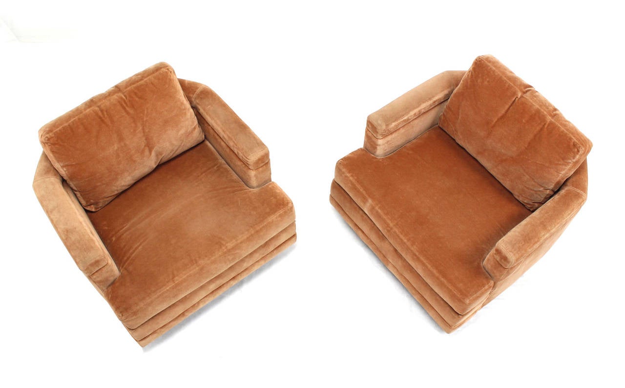 Mid-Century Modern Pair of Selig Lounge Chairs