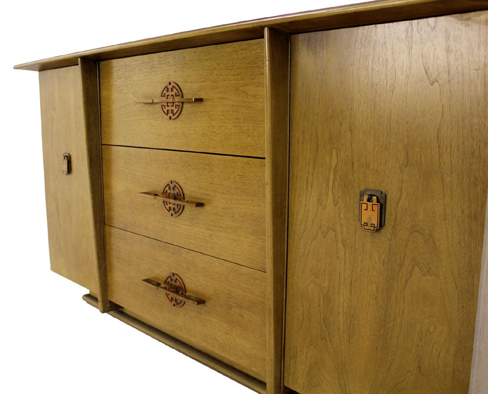 Mid Century Modern Sideboard Credenza Large Brass Pulls  In Excellent Condition In Rockaway, NJ