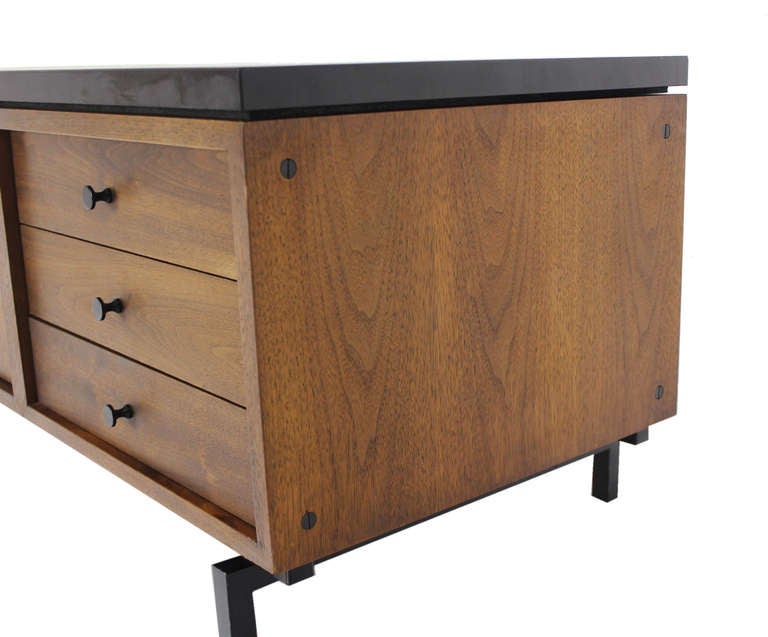 Very nice mid century modern low credenza which would make a very nice entry cabinet or a perfect tv stand.