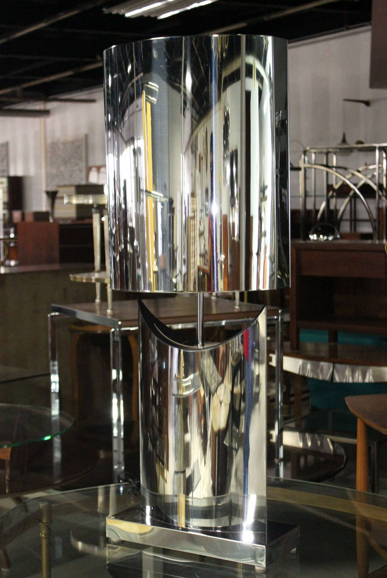 All Polished Chrome  Mirror Finish Chrome Table Lamp In Excellent Condition In Rockaway, NJ