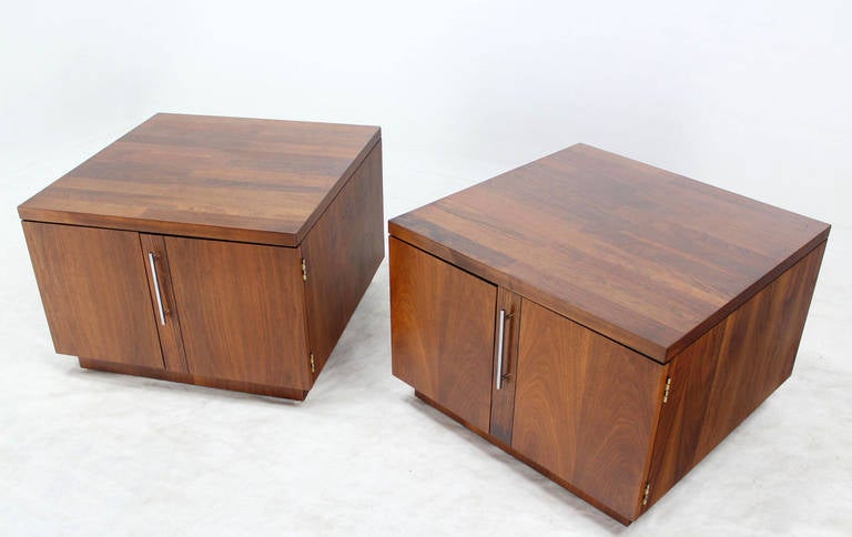 Very nice pair of vintage cube shape end tables cabinets. Nice combination of walnut and rosewood. Excellent vintage condition.