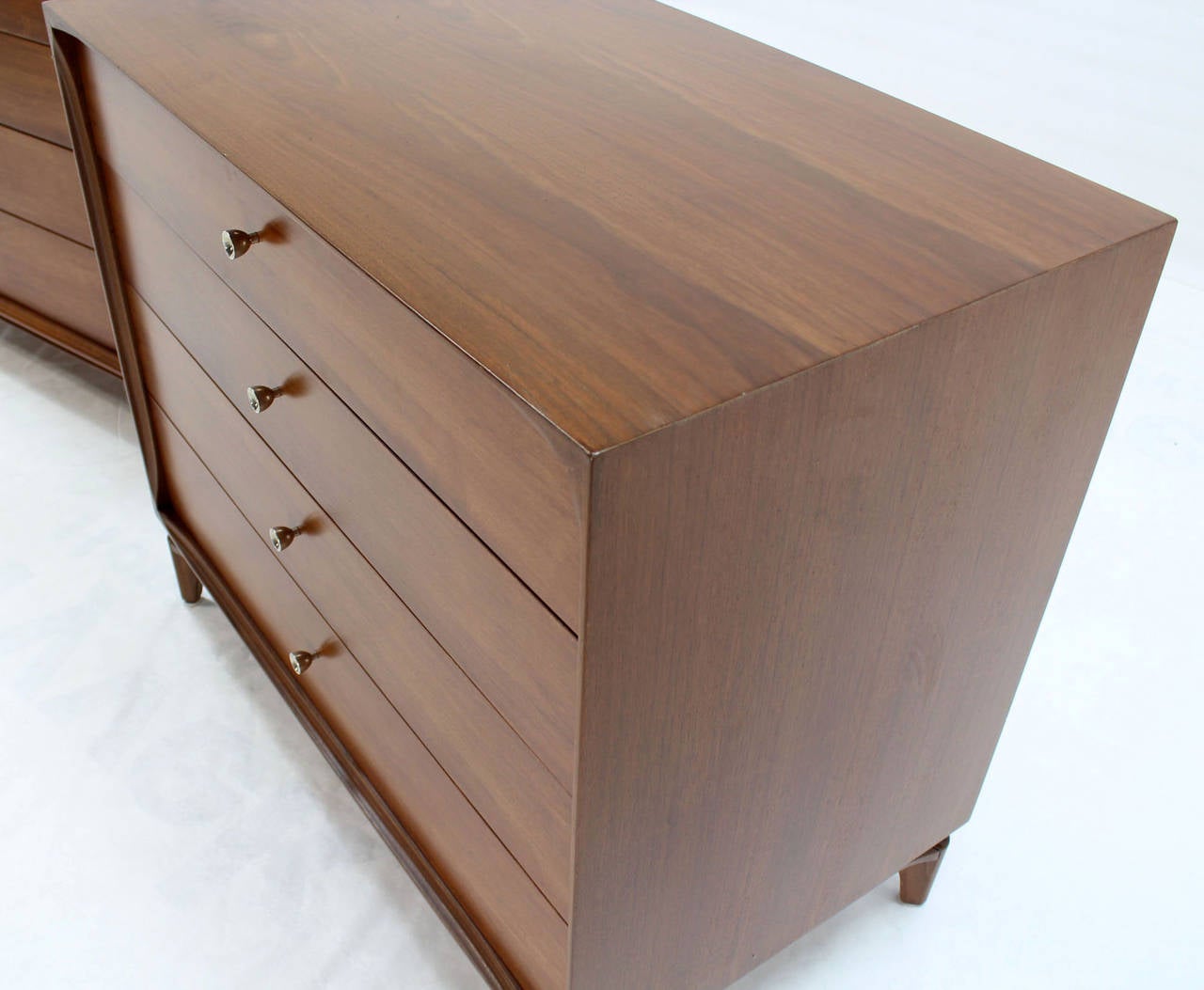 Pair of Mid-Century Modern Walnut 4 Drawer Bachelor Chests or Dressers In Excellent Condition In Rockaway, NJ