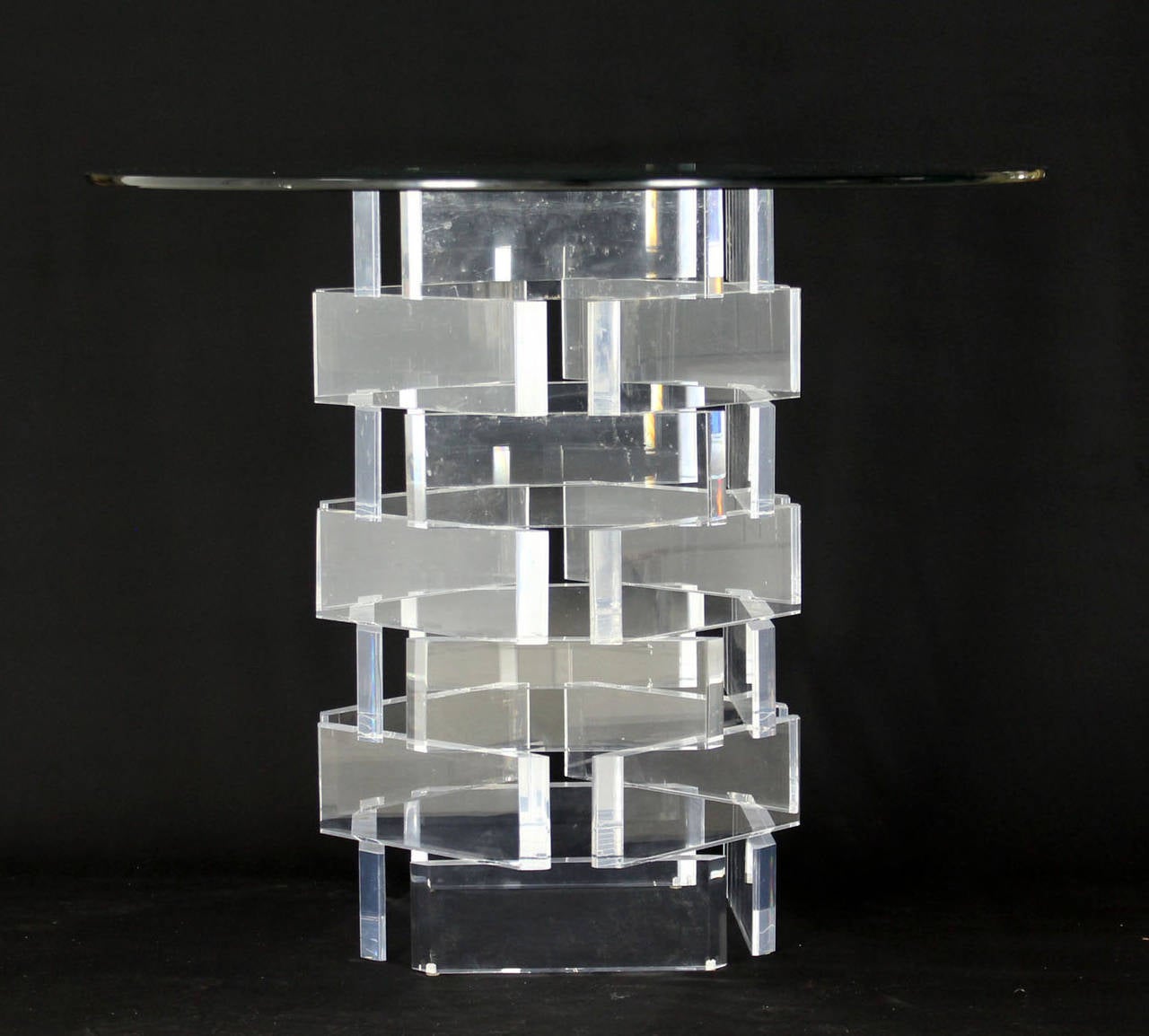 Single Stacked Lucite Blocks Pedestal Gueridon Round Center Table In Excellent Condition In Rockaway, NJ