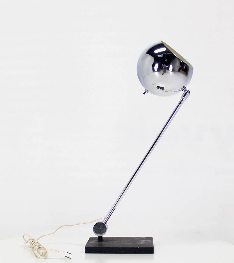 Very nice mid-century modern table lamp by Robert Sonneman